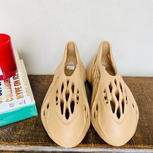 Adidas Yeezy Foam Runner “Clay Taupe”